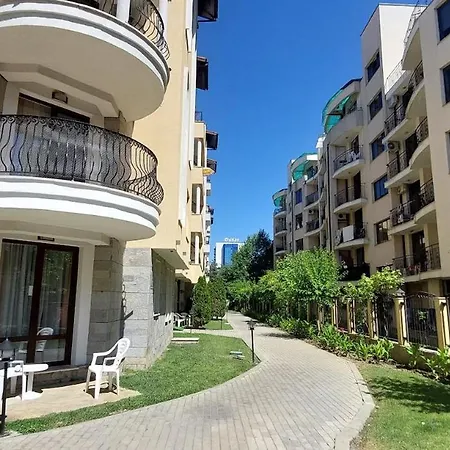 Royal Sun Apartment *